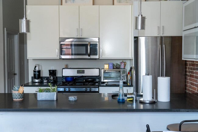 656 Massachusetts Ave, Unit 5 in Boston, MA - Building Photo - Building Photo