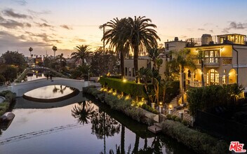405 Sherman Canal in Los Angeles, CA - Building Photo - Building Photo