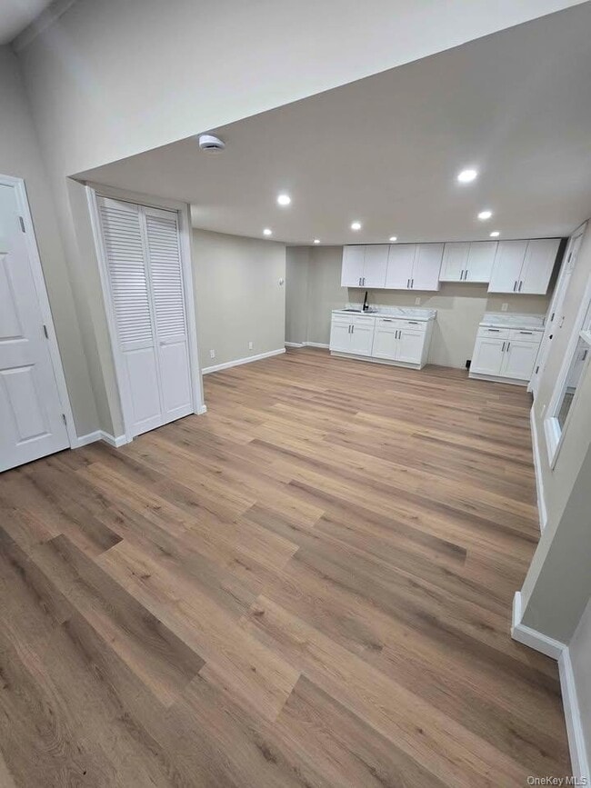 property at 993 N Quaker Ln