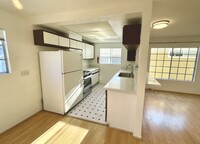 2456 Arizona Ave, Unit 4 in Santa Monica, CA - Building Photo - Building Photo