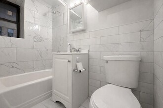 29 W 12th St, Unit B in New York, NY - Building Photo - Building Photo