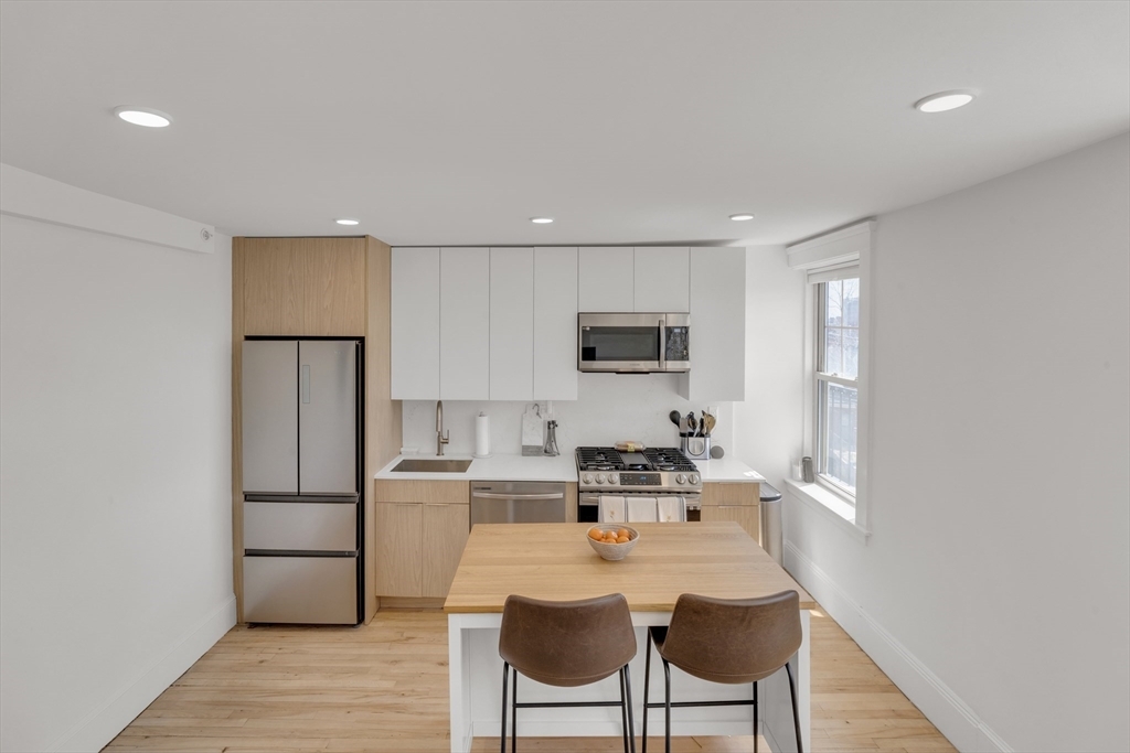 21 Bradlee Rd in Medford, MA - Foto de edificio