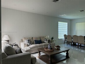 16101 SW 27th St in Miramar, FL - Building Photo - Building Photo