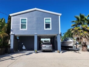 31547 Ave D in Big Pine Key, FL - Building Photo - Building Photo
