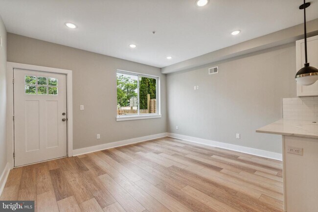 2436 N Hancock St photo'