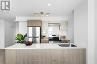 100 Manett Crescent in Brampton, ON - Building Photo