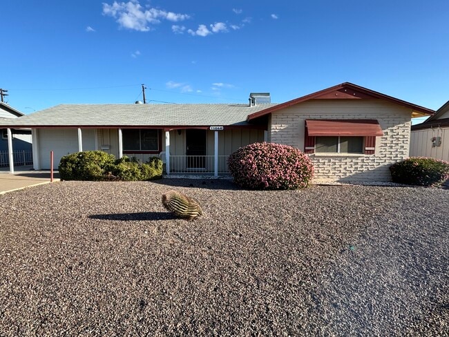 11044 W Sun City Blvd in Sun City, AZ - Building Photo - Building Photo