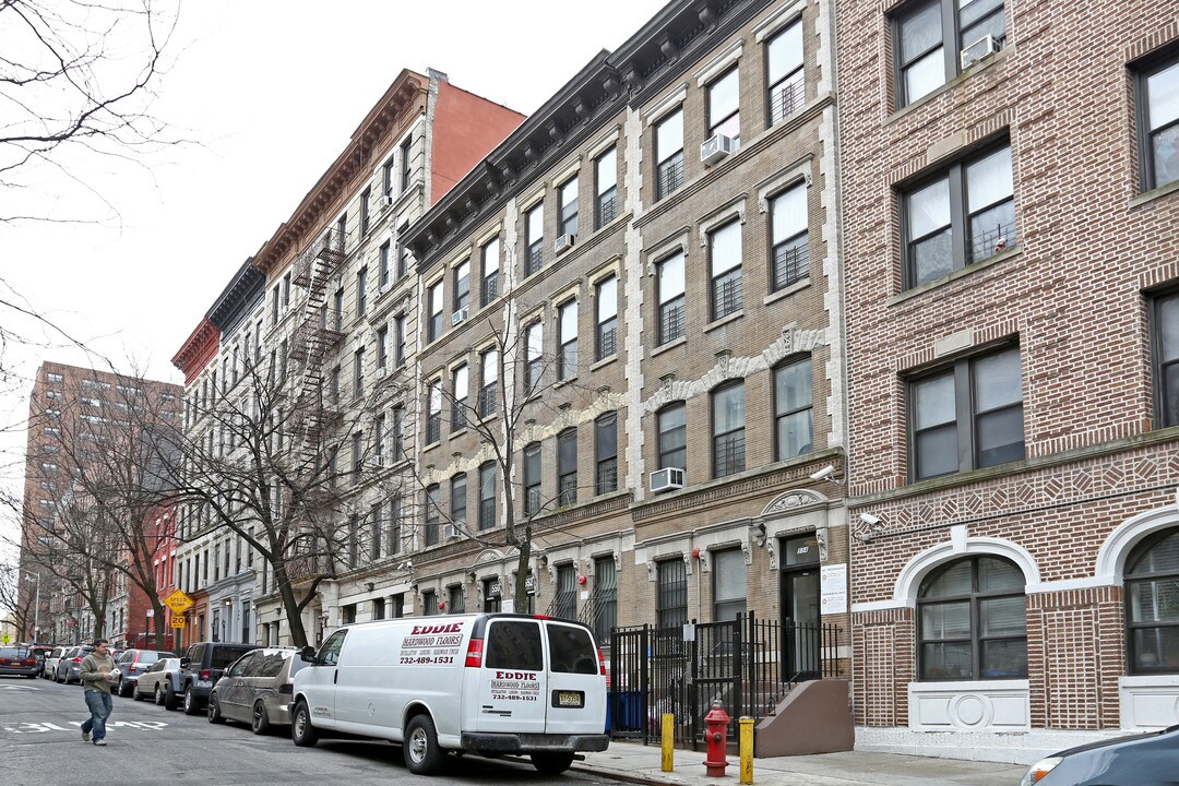 552 W 156th St in New York, NY - Building Photo