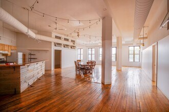1272 N Milwaukee Ave in Chicago, IL - Building Photo - Building Photo
