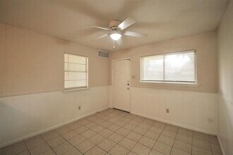 5800 Eureka Dr in Austin, TX - Building Photo - Building Photo