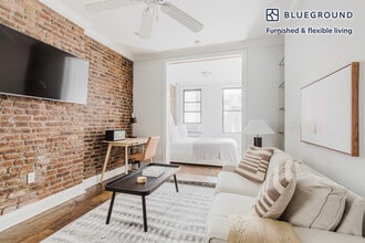 118 Christopher St in New York, NY - Building Photo - Building Photo