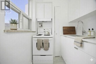 88 Bernard Ave in Toronto, ON - Building Photo - Building Photo