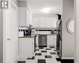 58 Short St in Waterloo, ON - Building Photo - Building Photo