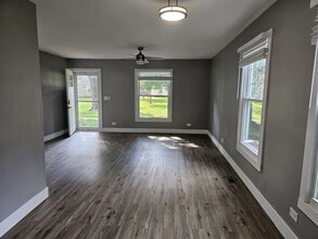 350 Meadow Ct in Vernon Hills, IL - Building Photo - Building Photo