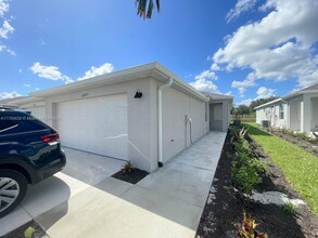 20699 HAZELNUT Ct in Lehigh Acres, FL - Building Photo - Building Photo