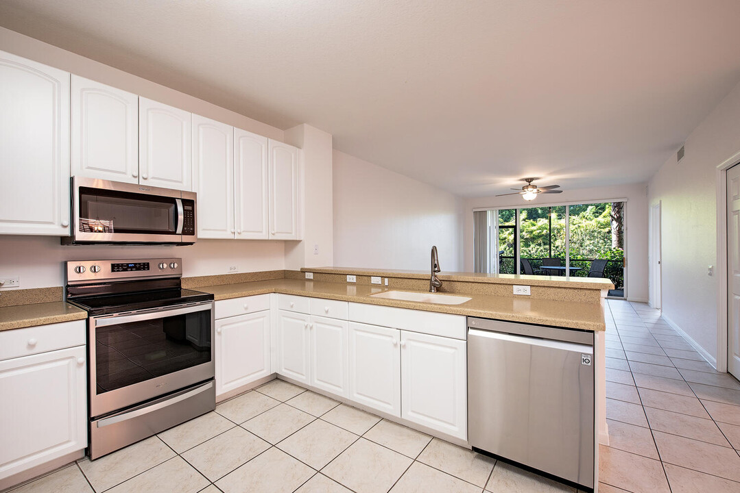 10025 Heather Ln, Unit 702 in Naples, FL - Building Photo