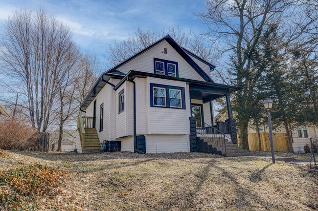 property at 818 S 31st St