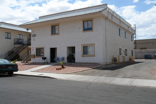 1320 Kari Lee Ct in Las Vegas, NV - Building Photo - Building Photo