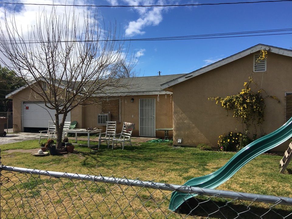 1131 Jefferson St in Bakersfield, CA - Building Photo