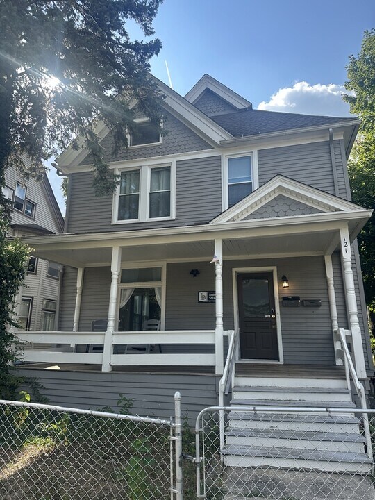 121 College Pl in Ypsilanti, MI - Building Photo