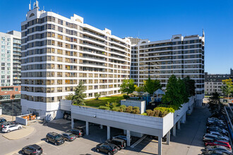 Aldebrain Tower in Toronto, ON - Building Photo - Building Photo