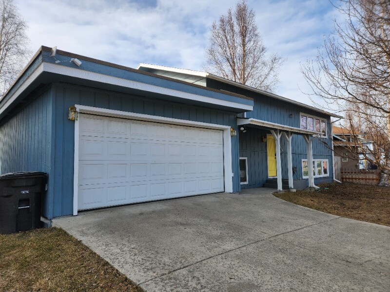 3006 Donington Dr in Anchorage, AK - Building Photo