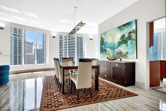 901 Brickell Key Blvd, Unit 3204 in Miami, FL - Building Photo - Building Photo