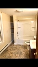142 Washington St, Unit 2 in Gardner, MA - Foto de edificio - Building Photo