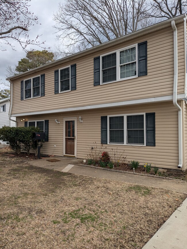 12 Admiral Ct in Hampton, VA - Building Photo - Building Photo
