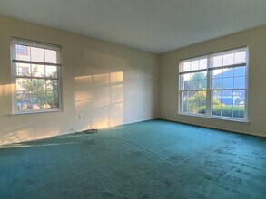 312 Bromley Pl in East Brunswick, NJ - Building Photo - Building Photo