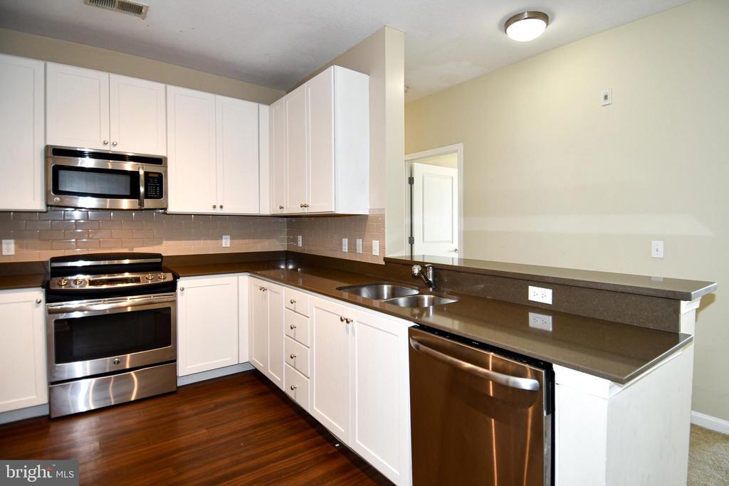 2105 N Glebe Rd in Arlington, VA - Foto de edificio