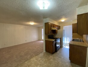 1105 Parmer Ave, Unit 4 in Killeen, TX - Foto de edificio - Building Photo