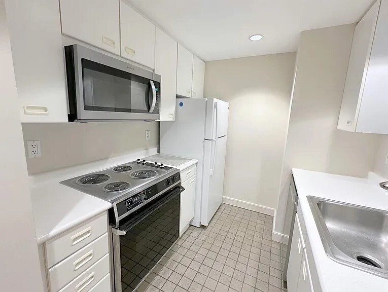 931 Massachusetts Ave, Unit 603 in Cambridge, MA - Building Photo