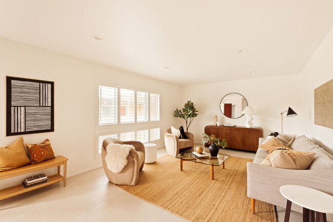 970 Palm Ave, Unit 2107 in West Hollywood, CA - Foto de edificio - Building Photo