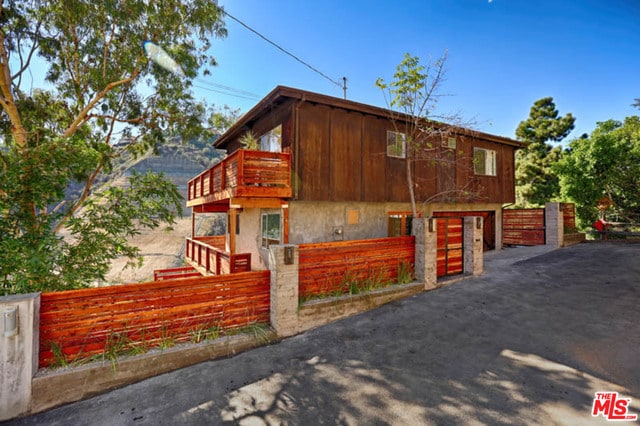 8040 Highland Trail in Los Angeles, CA - Foto de edificio - Building Photo