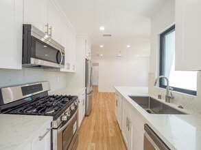 10618 Ayres Ave, Unit Duplx in Los Angeles, CA - Foto de edificio - Building Photo