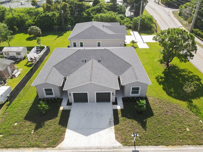 1388 NW Charlie Green Dr in Stuart, FL - Building Photo - Building Photo