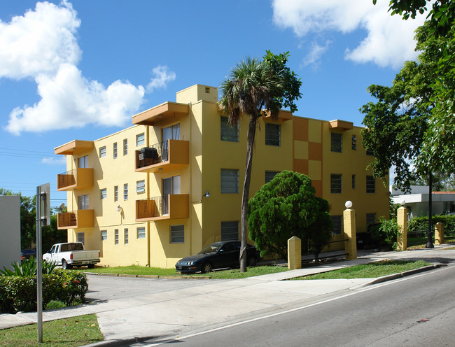 1860 Coral Way in Coral Gables, FL - Building Photo - Building Photo