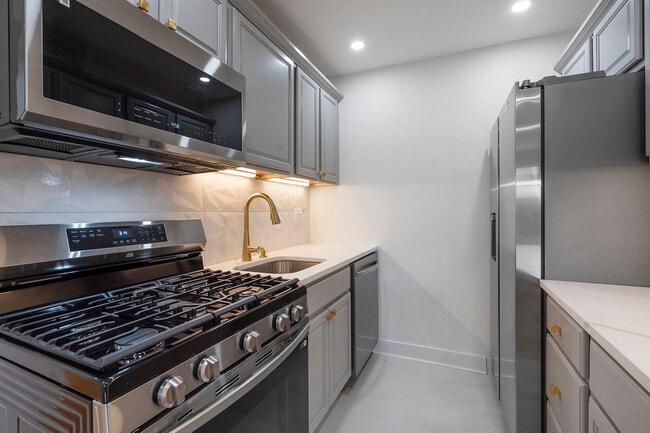 1931 N Cleveland St, Unit 207 in Arlington, VA - Foto de edificio - Building Photo