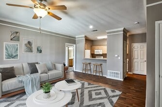 Creekwood Place in Lancaster, TX - Foto de edificio - Building Photo