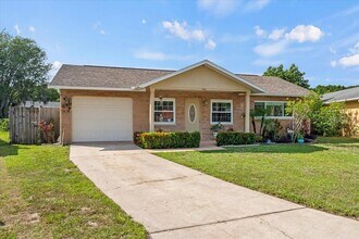 7041 Daggett Terrace in New Port Richey, FL - Building Photo - Building Photo