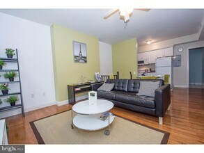 305 S 11th St in Philadelphia, PA - Building Photo - Building Photo