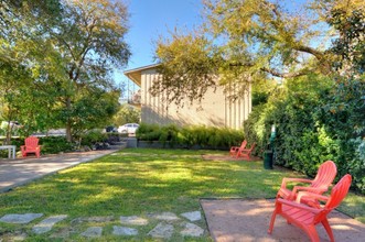 Newning Oaks Apartments in Austin, TX - Building Photo - Building Photo