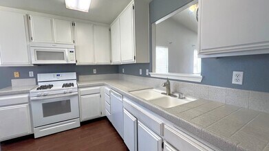 3105 Silver Spur Way in Bakersfield, CA - Building Photo - Building Photo