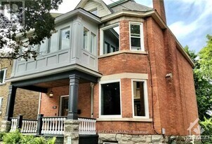 135 Hawthorne Ave in Ottawa, ON - Building Photo