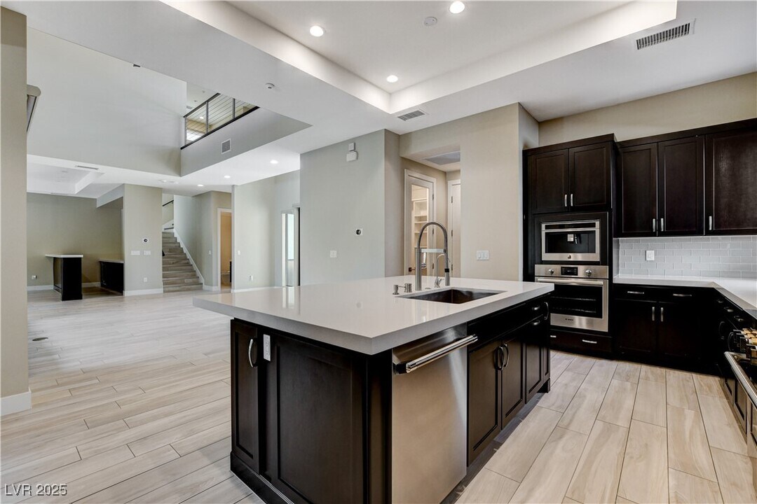 64 Grey Feather Dr in Las Vegas, NV - Building Photo