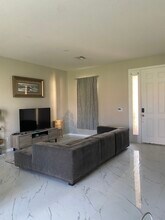 1435 Pacific Rd in Poinciana, FL - Building Photo - Building Photo