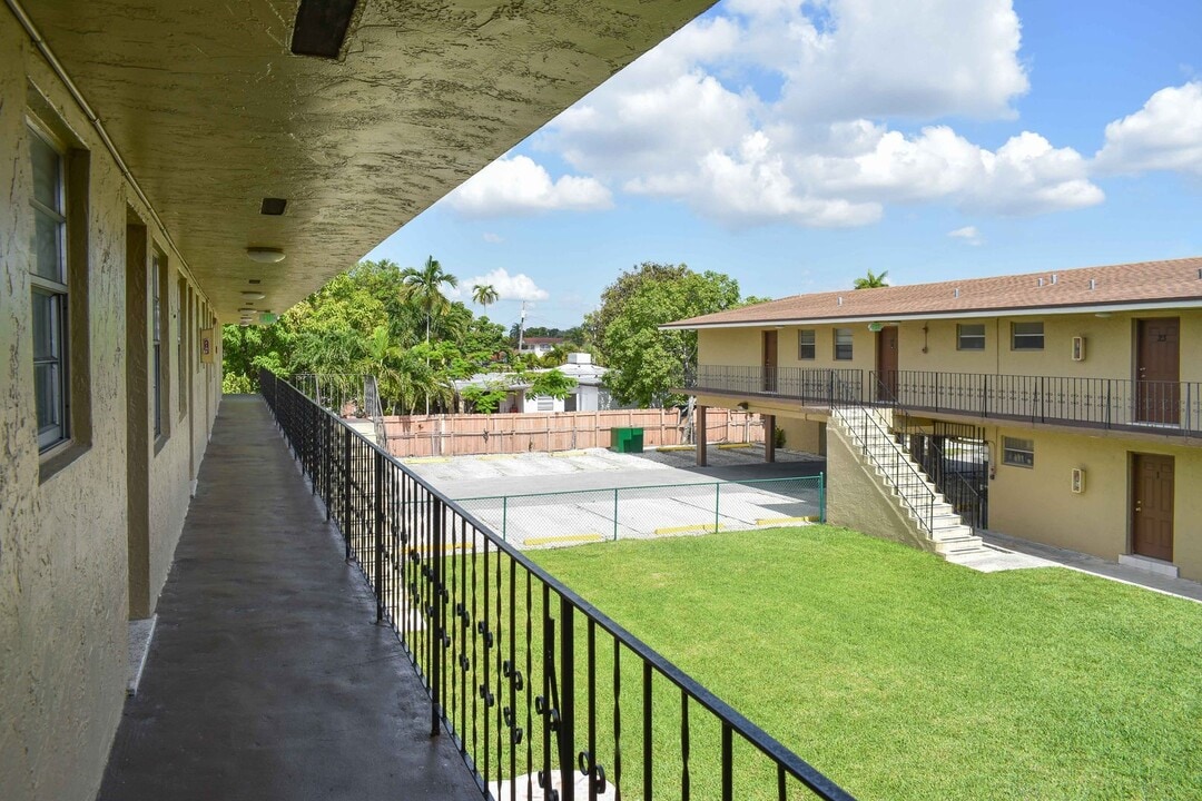 3940 Palm Ave in Hialeah, FL - Building Photo