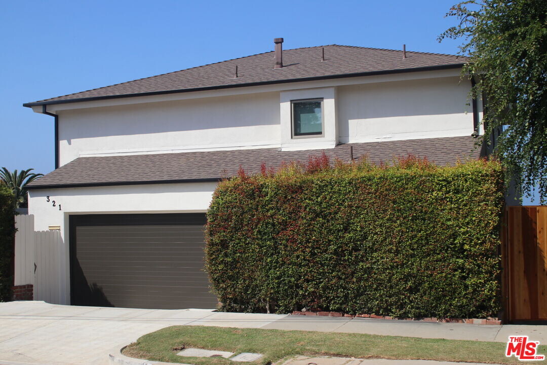 321 N Las Casas Ave in Los Angeles, CA - Foto de edificio