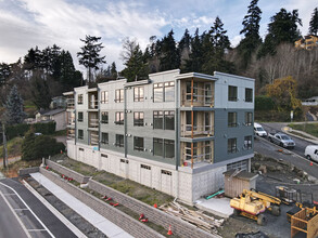 9040 Juanita Apartments in Kirkland, WA - Building Photo - Building Photo